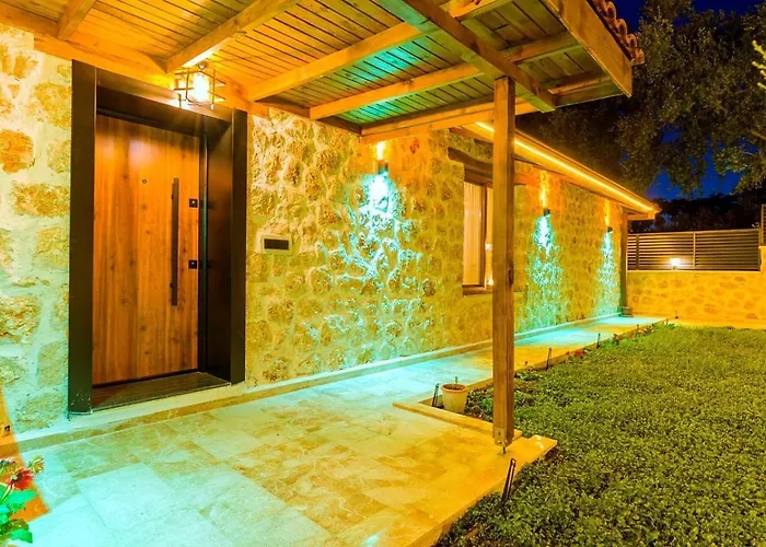 Villa Uezuemlue 2 Bedroom Secluded With Private Pool Hot Tub